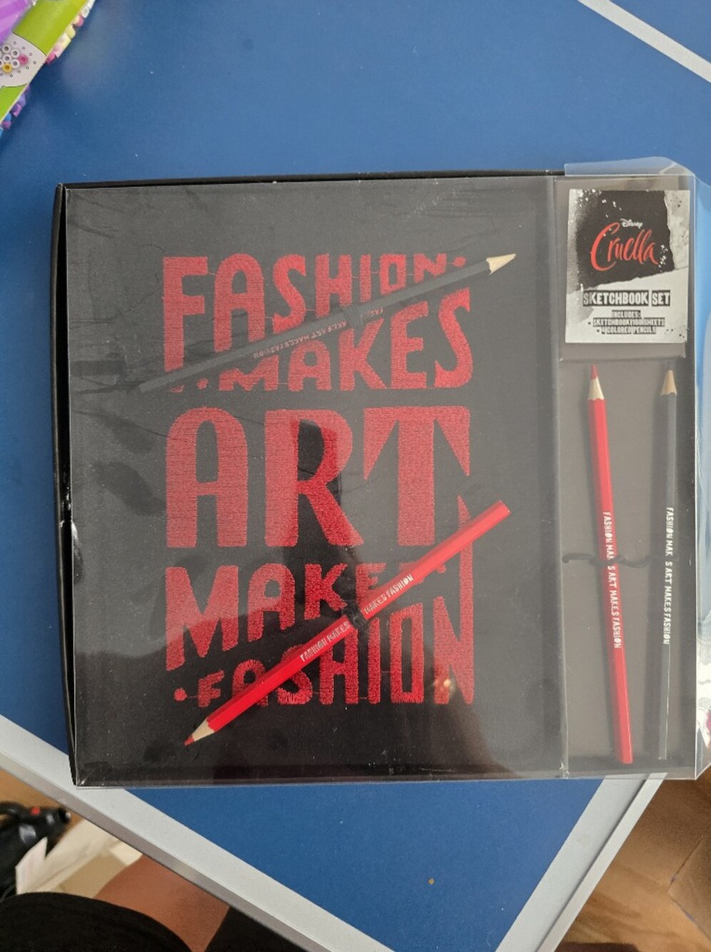 Disney Cruella 'Fashion Makes Art' Sketchbook Euc